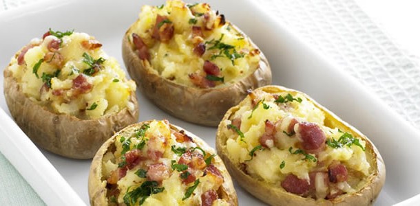 Batata Recheada com Bacon e Calabresa