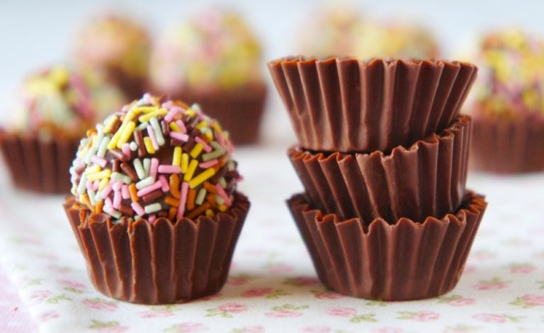 Brigadeiro e Forminhas de Chocolate