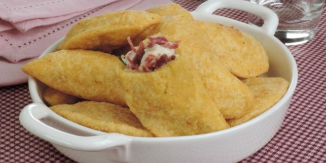 Pastel Mineiro com Carne Seca - Meu Caderno de Receitas