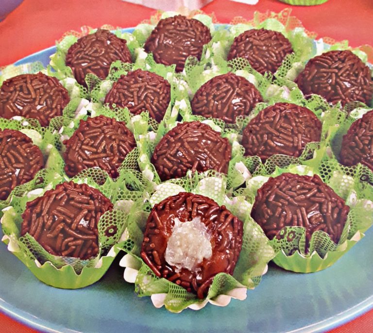 Brigadeiro Recheado com Beijinho