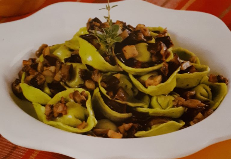 Capelete de Queijo Com Berinjela Assada