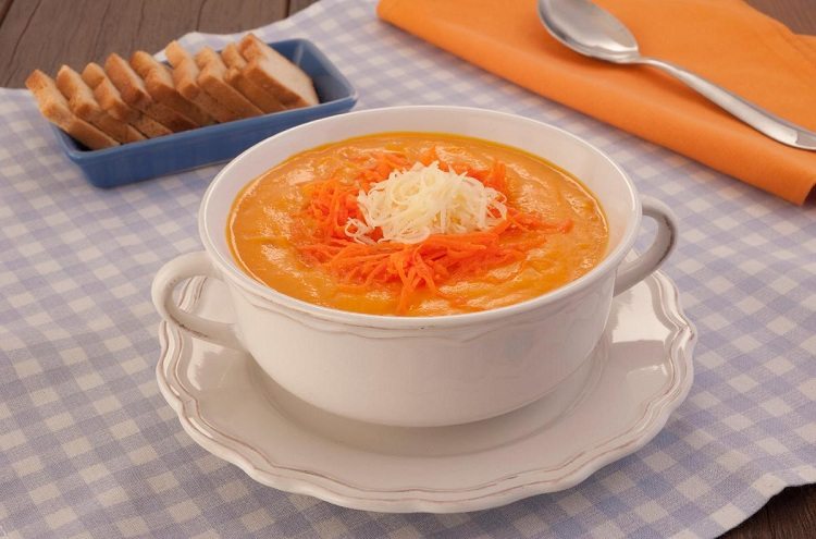 Caldo de Cenoura com Gorgonzola