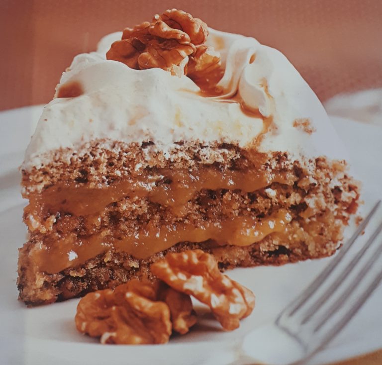 Bolo de Nozes com Baba de Moça