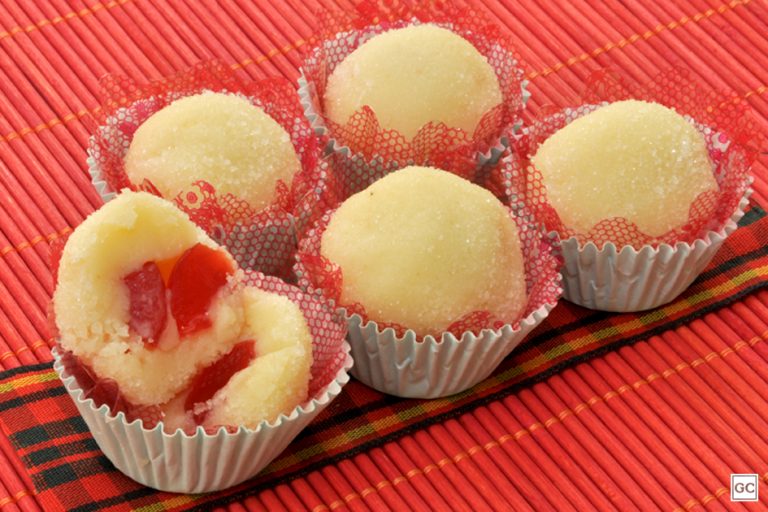 Docinhos para Festas - Brigadeiro de Leite em Pó com Cereja