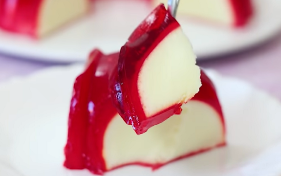 Gelatina Recheada com Pudim de Coco