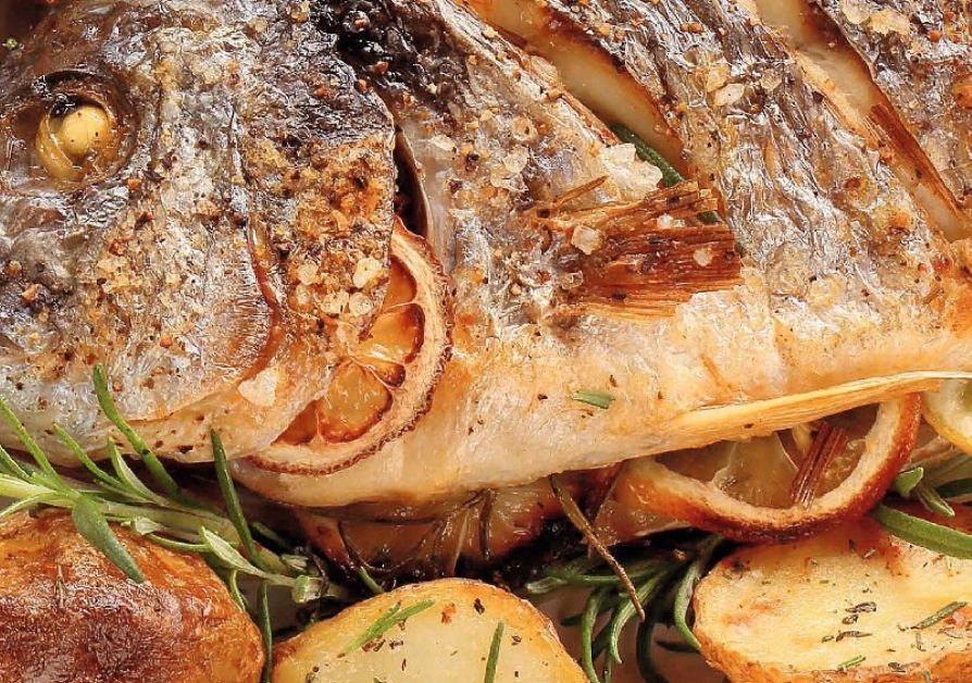 Peixe Assado com Limão Siciliano e Batatas