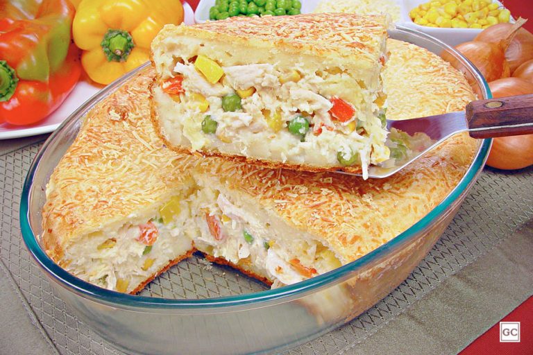 Torta de Frango com Massa de Iogurte