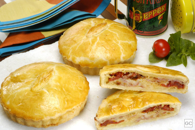 Empada de Mussarela Tomate Seco e Salame