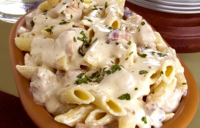 Macarrão na Pressão com Molho Branco