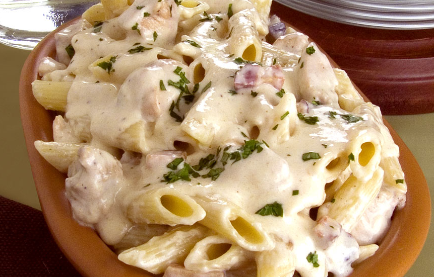 Macarrão na Pressão com Molho Branco