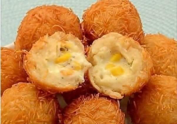 Bolinha de Queijo com Milho