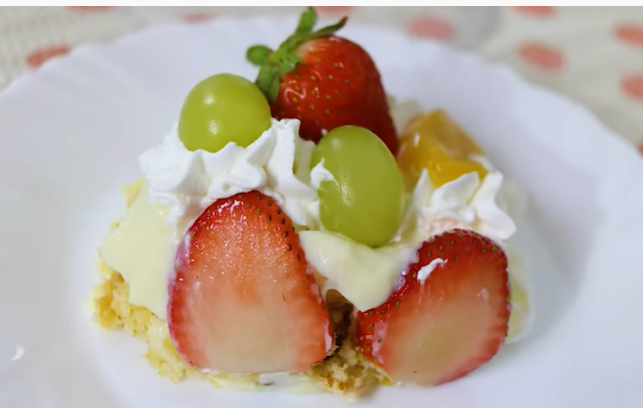 Taça Tropical de Bolo e Frutas