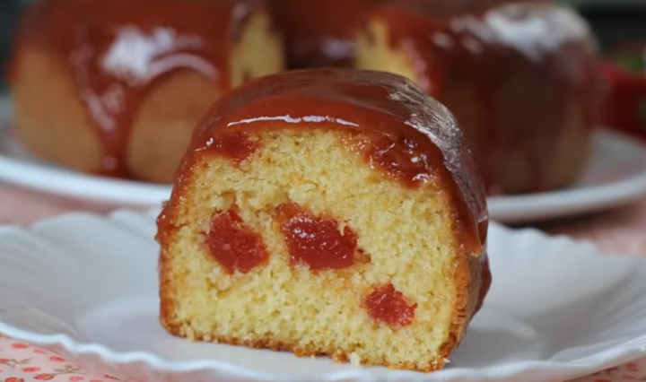 Bolo de Fubá com Goiabada