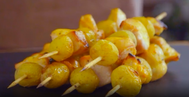 Espetinho de Frango e Batatas