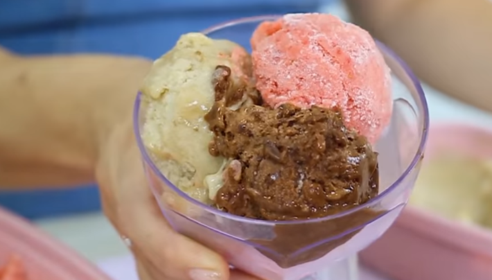 Sorvete de Morango Banana e Chocolate