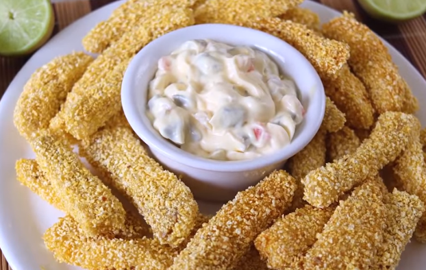 Iscas de Peixe Frito com Molho Tártaro