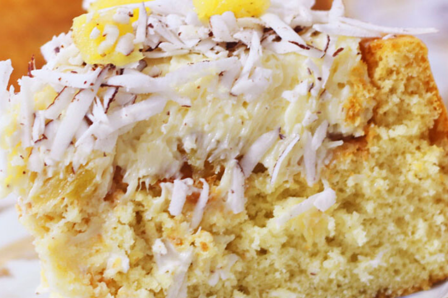 Bolo Cremoso de Abacaxi e Coco