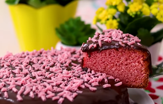 Bolo Nesquik de Morango