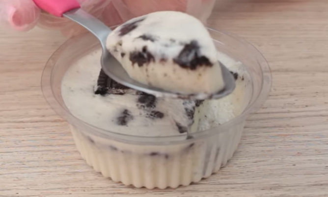 Mousse de Biscoito Óreo no Pote