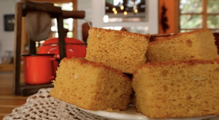 Bolo de Fubá com Coco