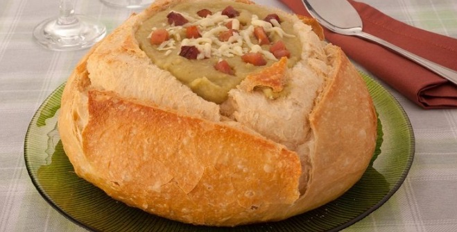 Sopa de Ervilha no pão - Meu Caderno de Receitas