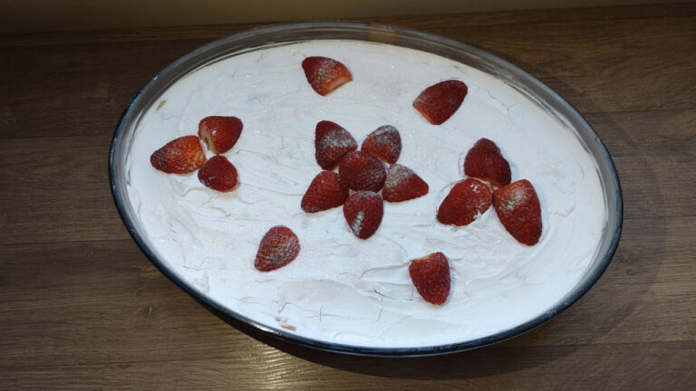 Boloo de Bolacha e Morango - Meu Caderno de Receitas