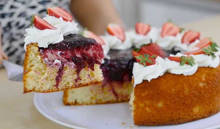 Bolo de Leite Ninho com Frutas Vermelhas - Meu Caderno de Receitas